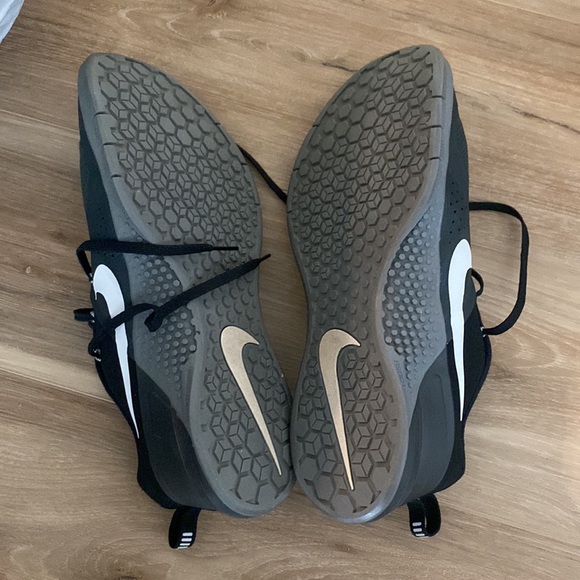 Nike flyware shoes - Picture 2 of 5